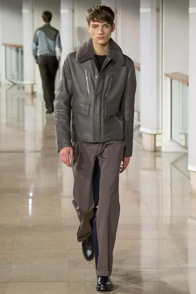 Look 19